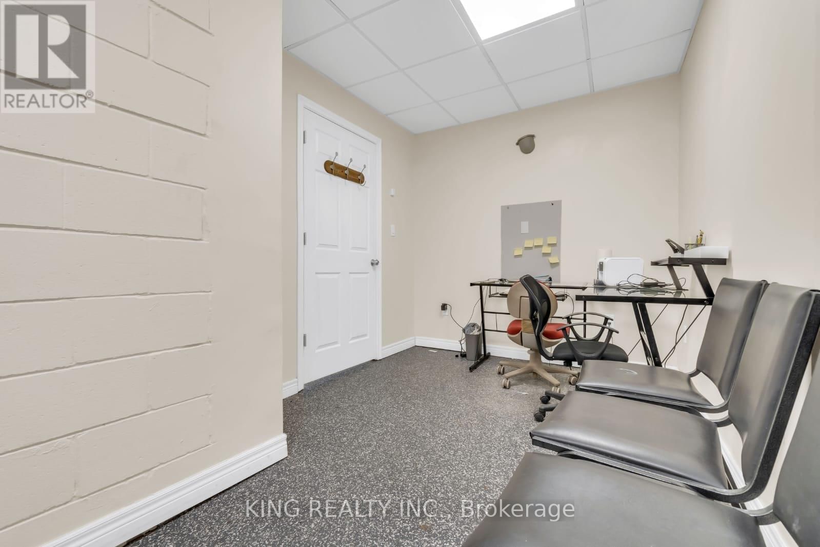 389 LYLE STREET Image 11