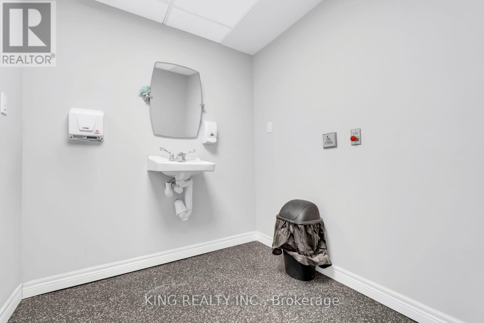 389 LYLE STREET Image 15