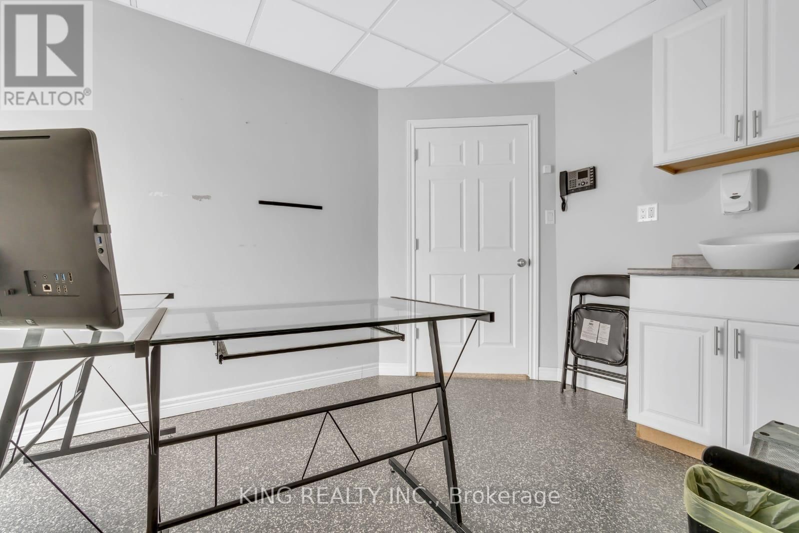 389 LYLE STREET Image 16