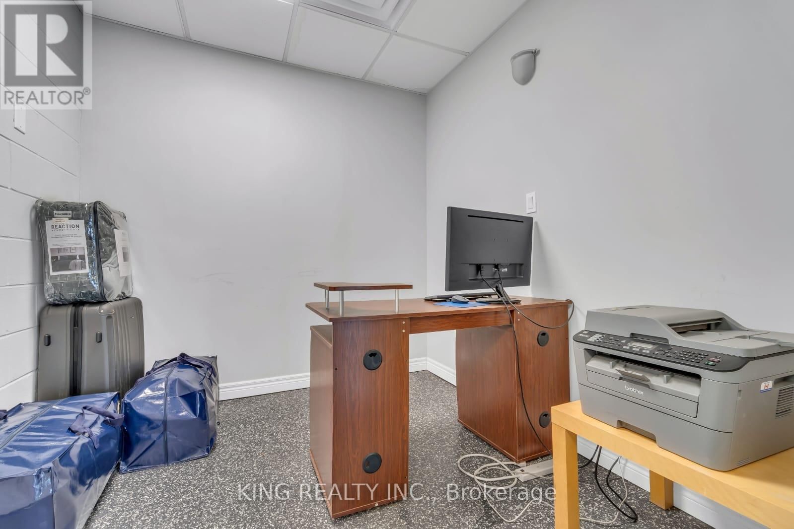 389 LYLE STREET Image 17