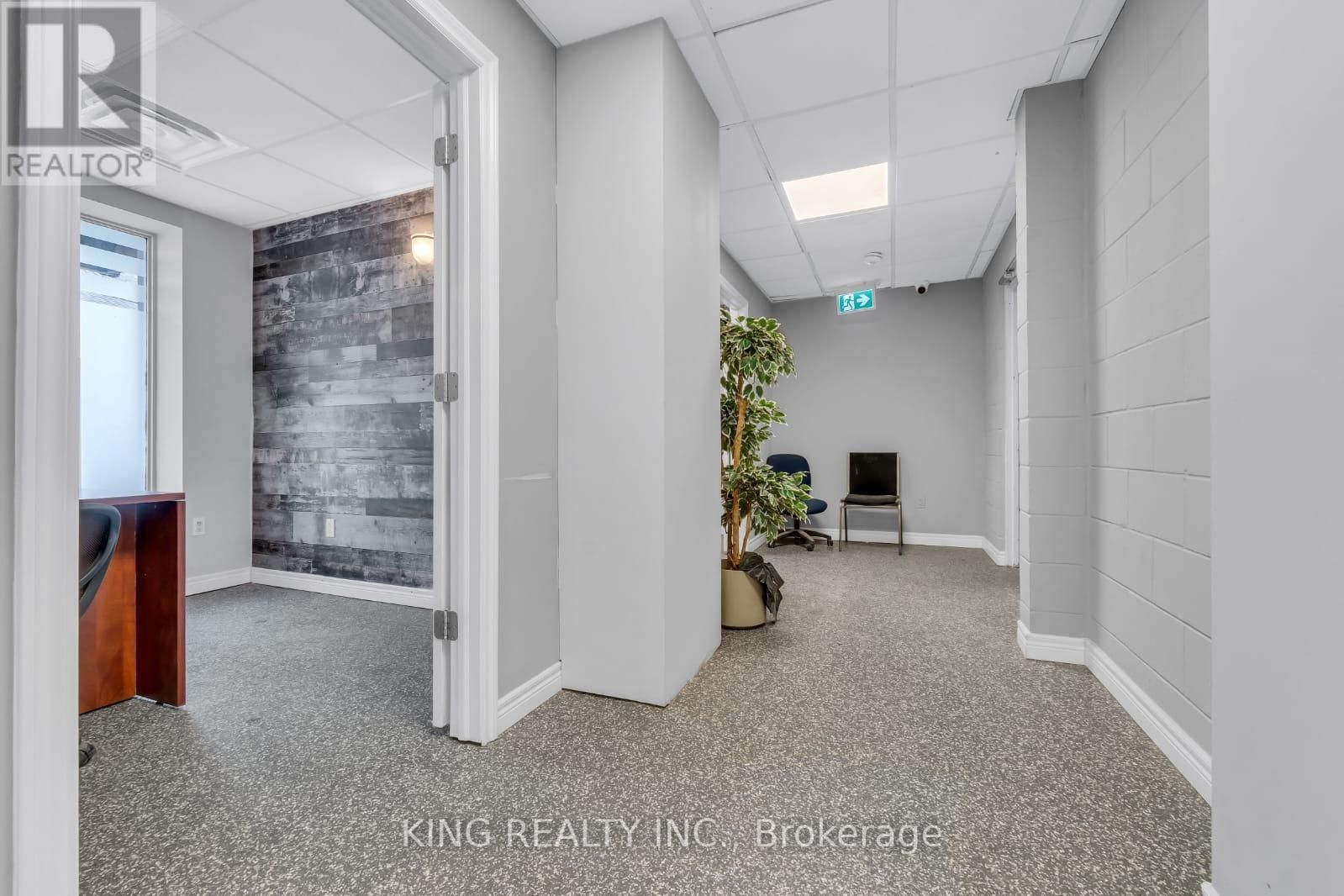 389 LYLE STREET Image 19