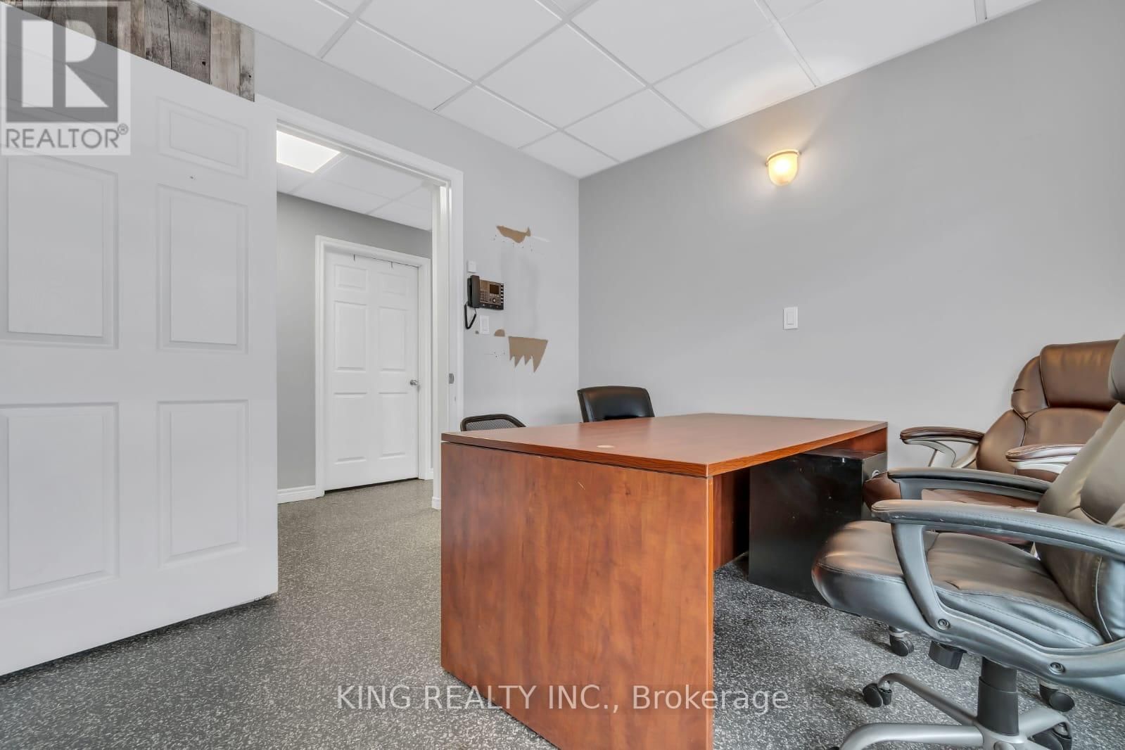 389 LYLE STREET Image 21