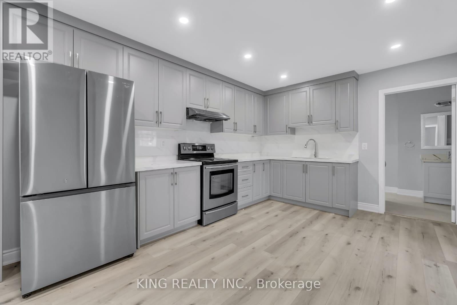 389 LYLE STREET Image 27