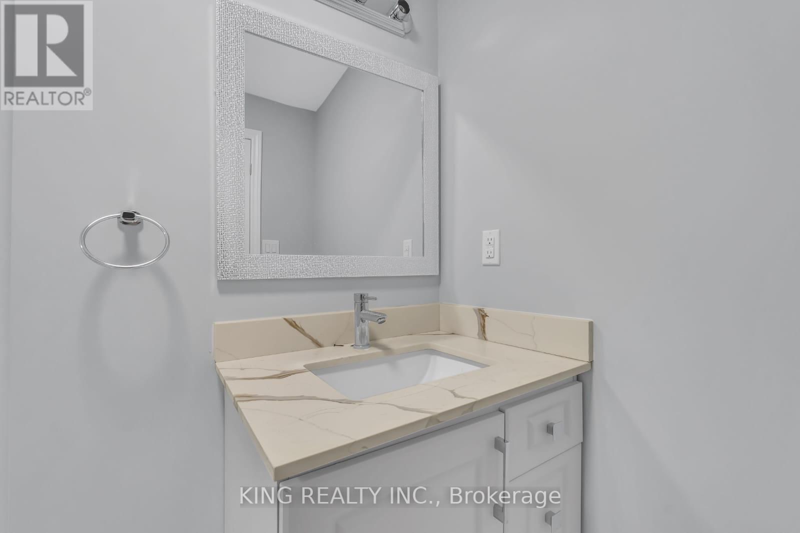 389 LYLE STREET Image 28