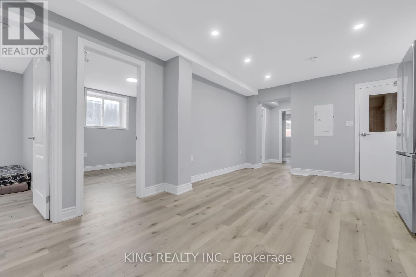 389 LYLE STREET Image 30