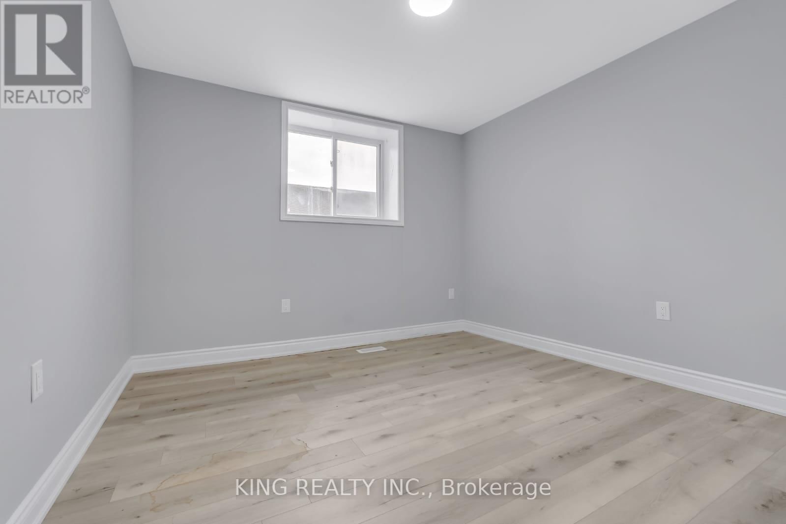 389 LYLE STREET Image 33
