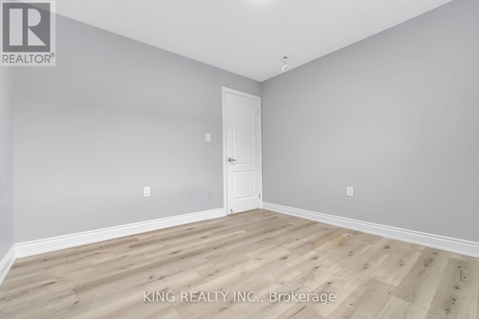 389 LYLE STREET Image 34
