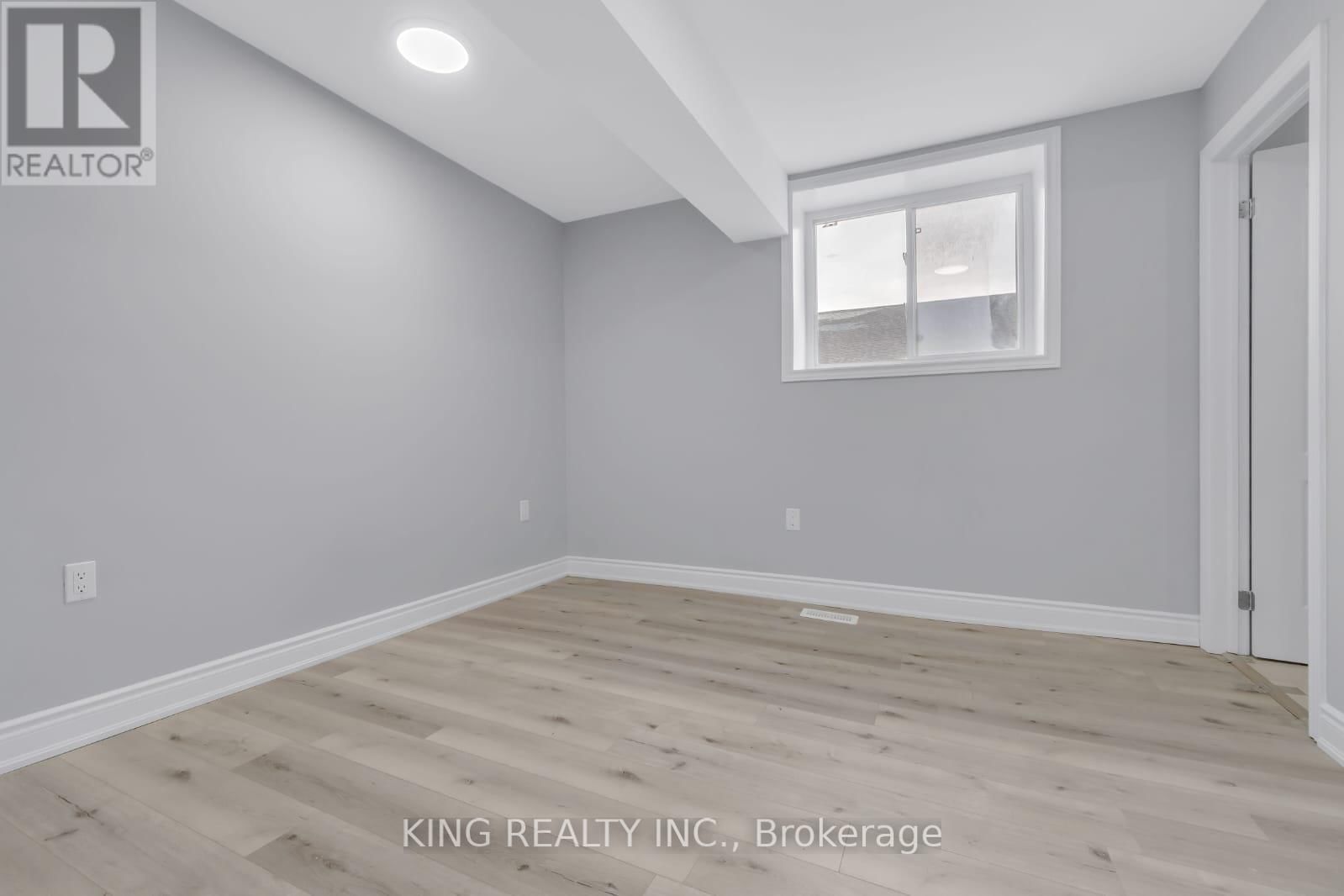 389 LYLE STREET Image 36