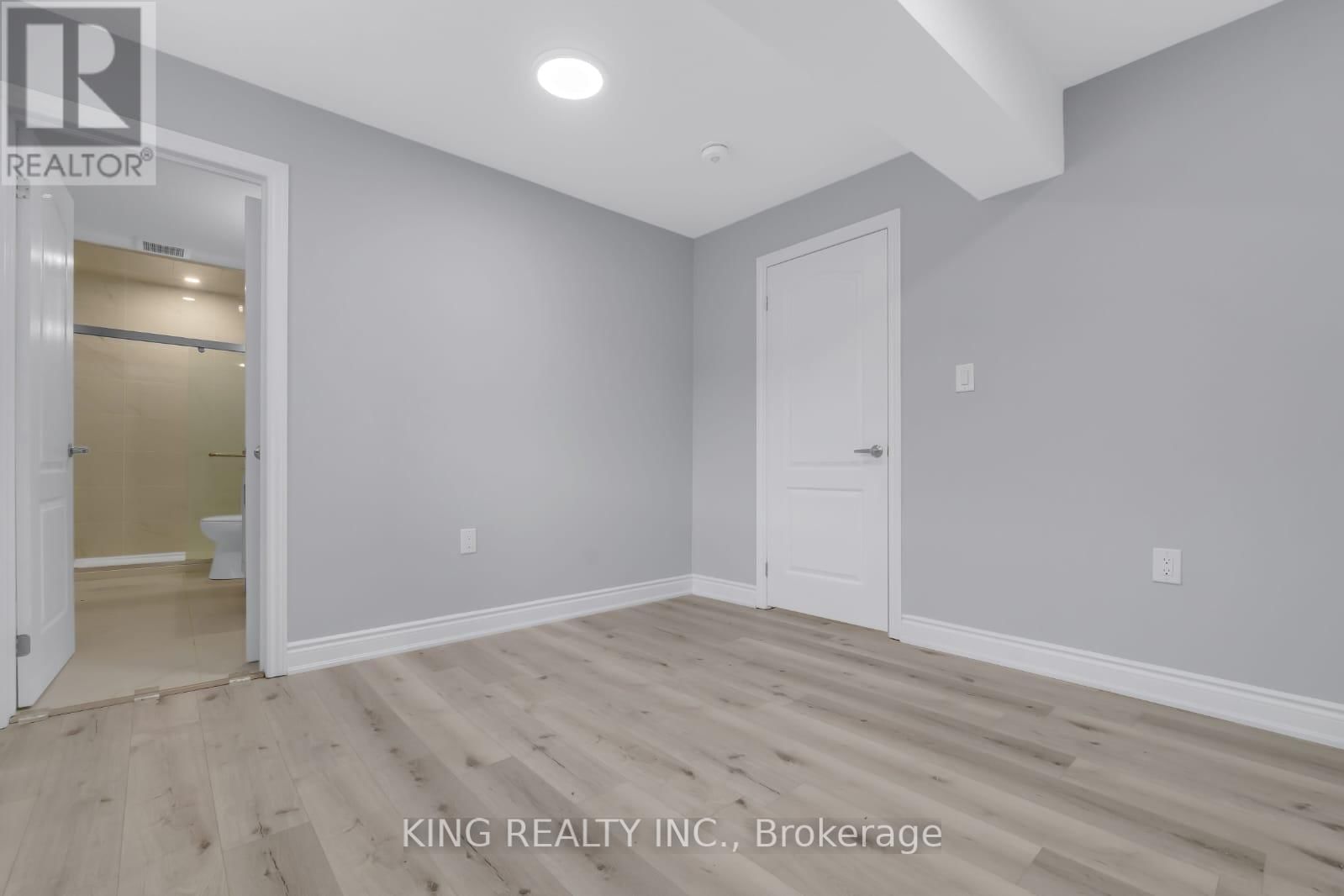 389 LYLE STREET Image 37
