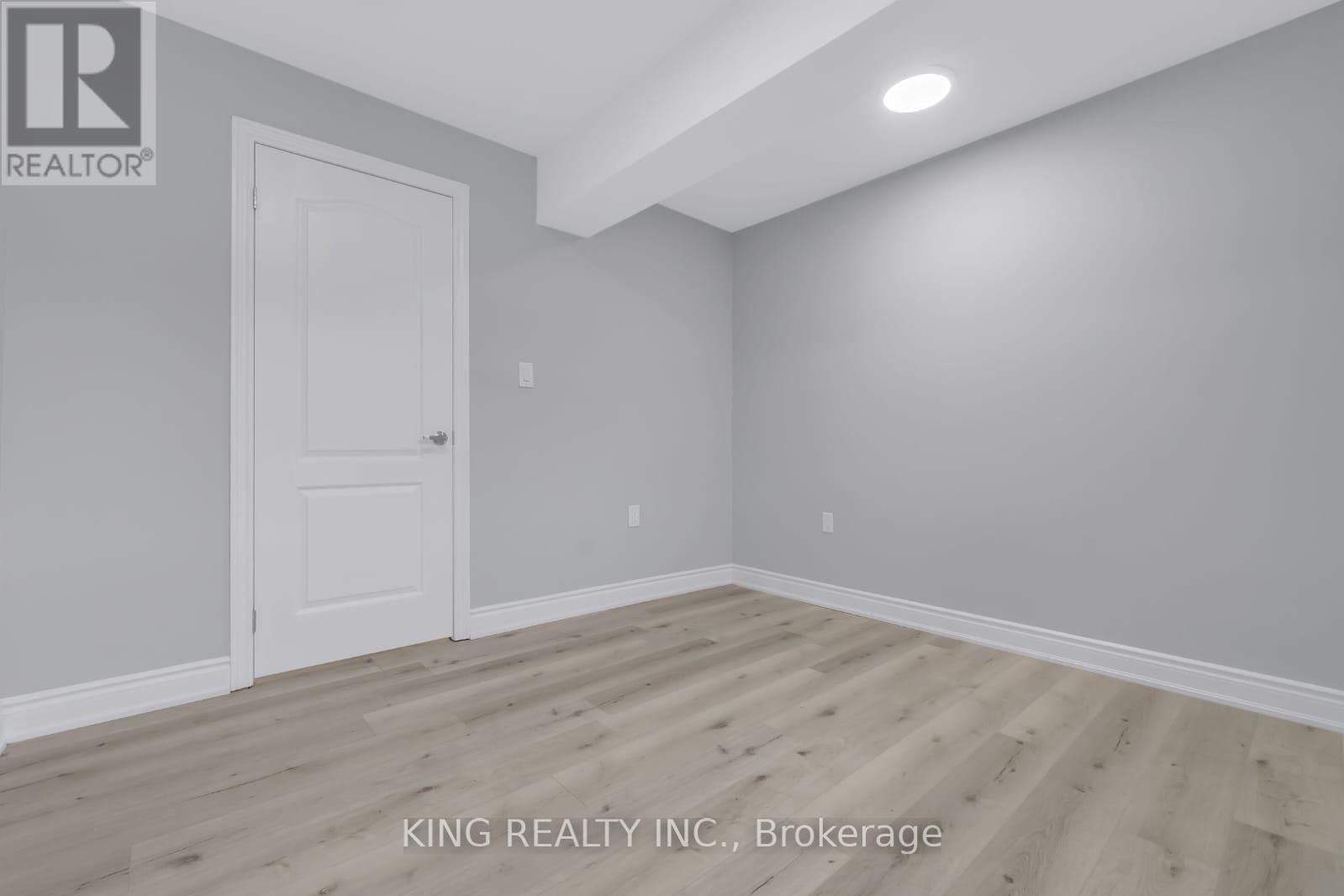 389 LYLE STREET Image 38