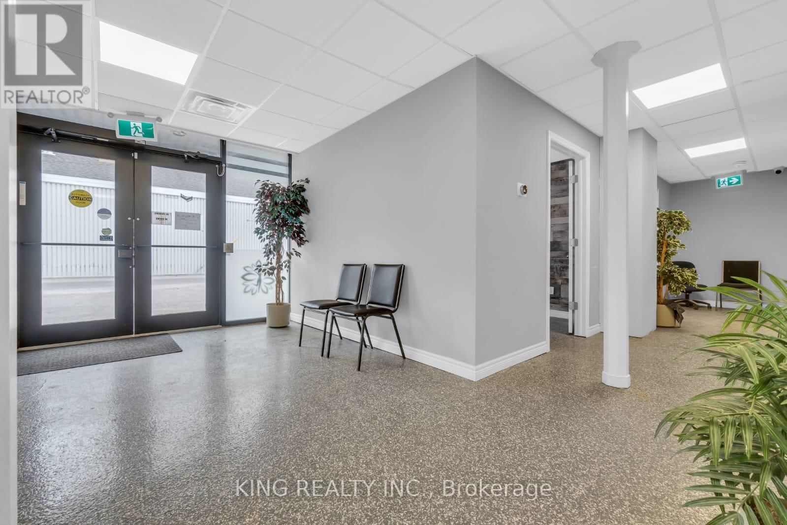 389 LYLE STREET Image 4