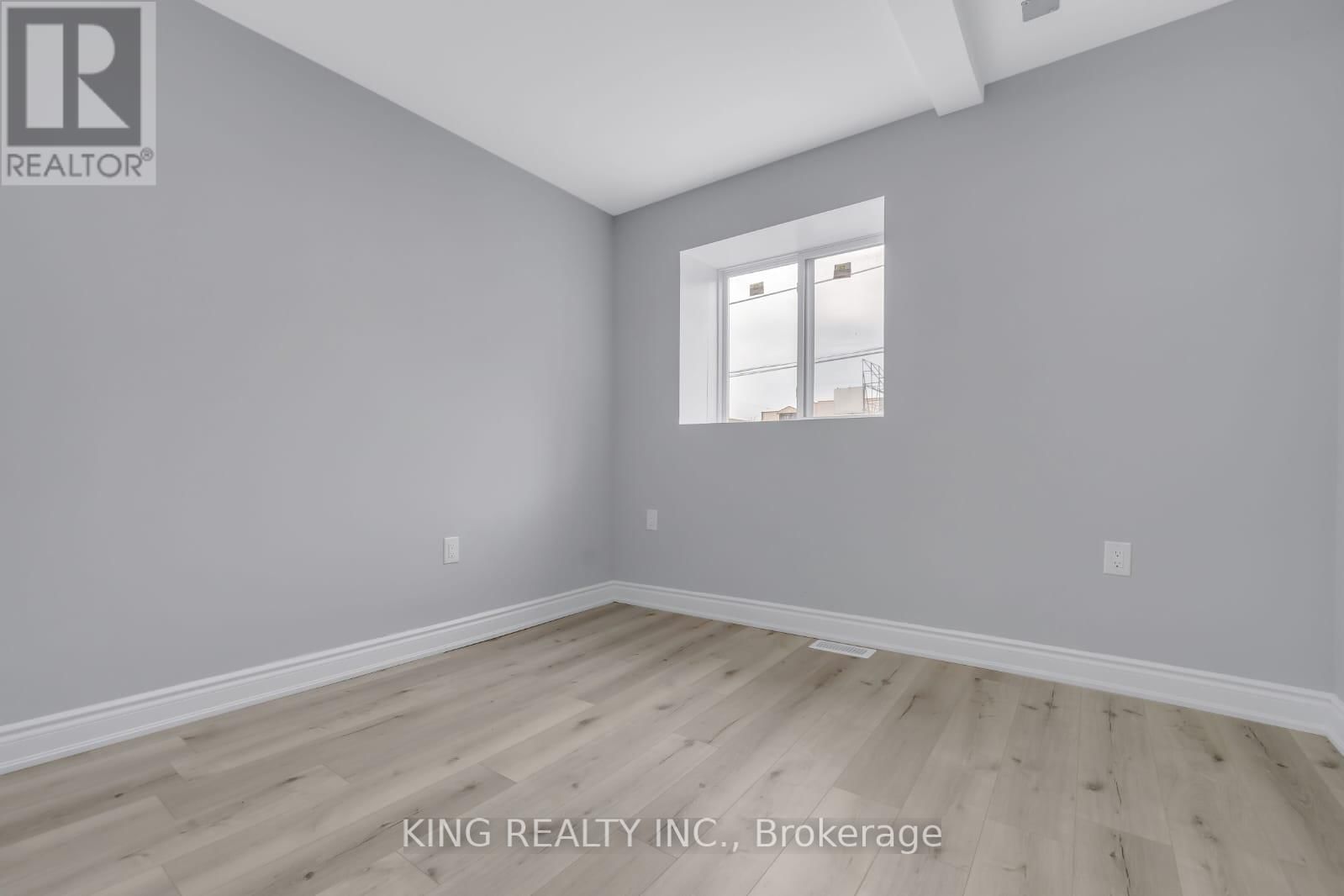 389 LYLE STREET Image 40