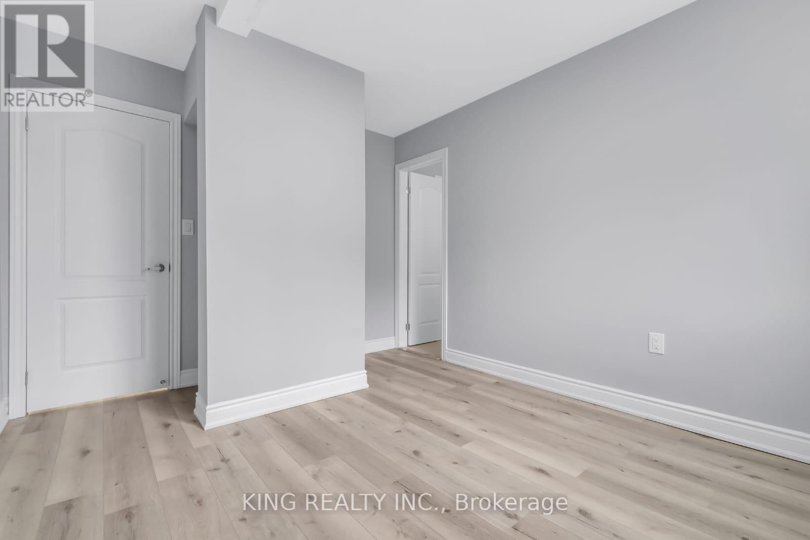 389 LYLE STREET Image 41