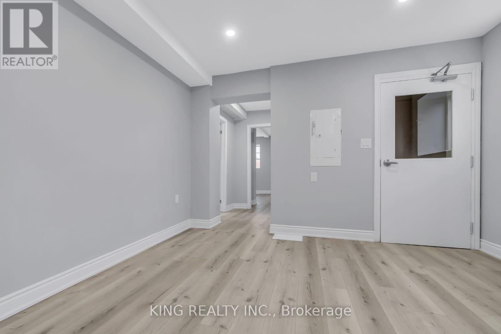389 LYLE STREET Image 43