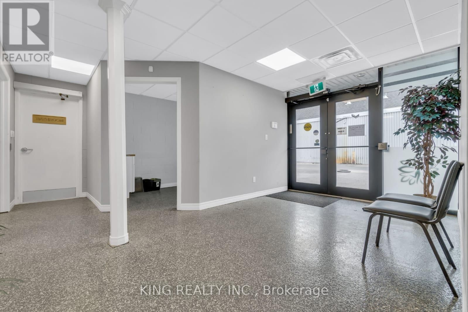 389 LYLE STREET Image 5