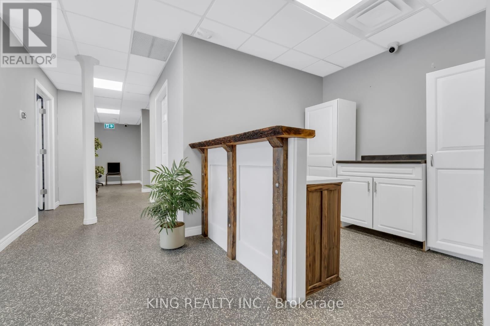 389 LYLE STREET Image 6
