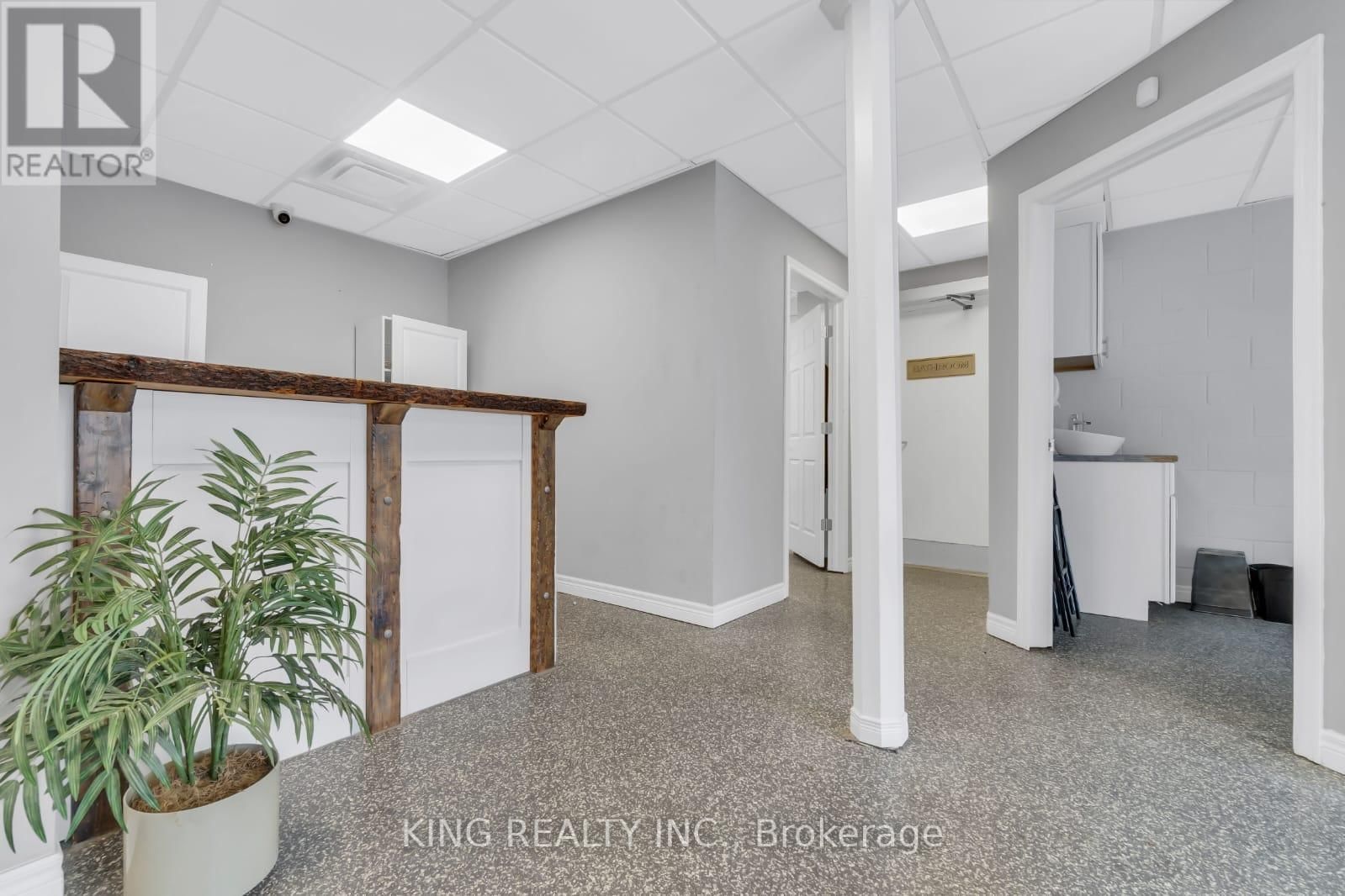 389 LYLE STREET Image 7