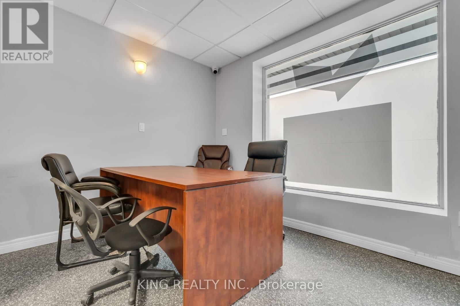 389 LYLE STREET Image 8