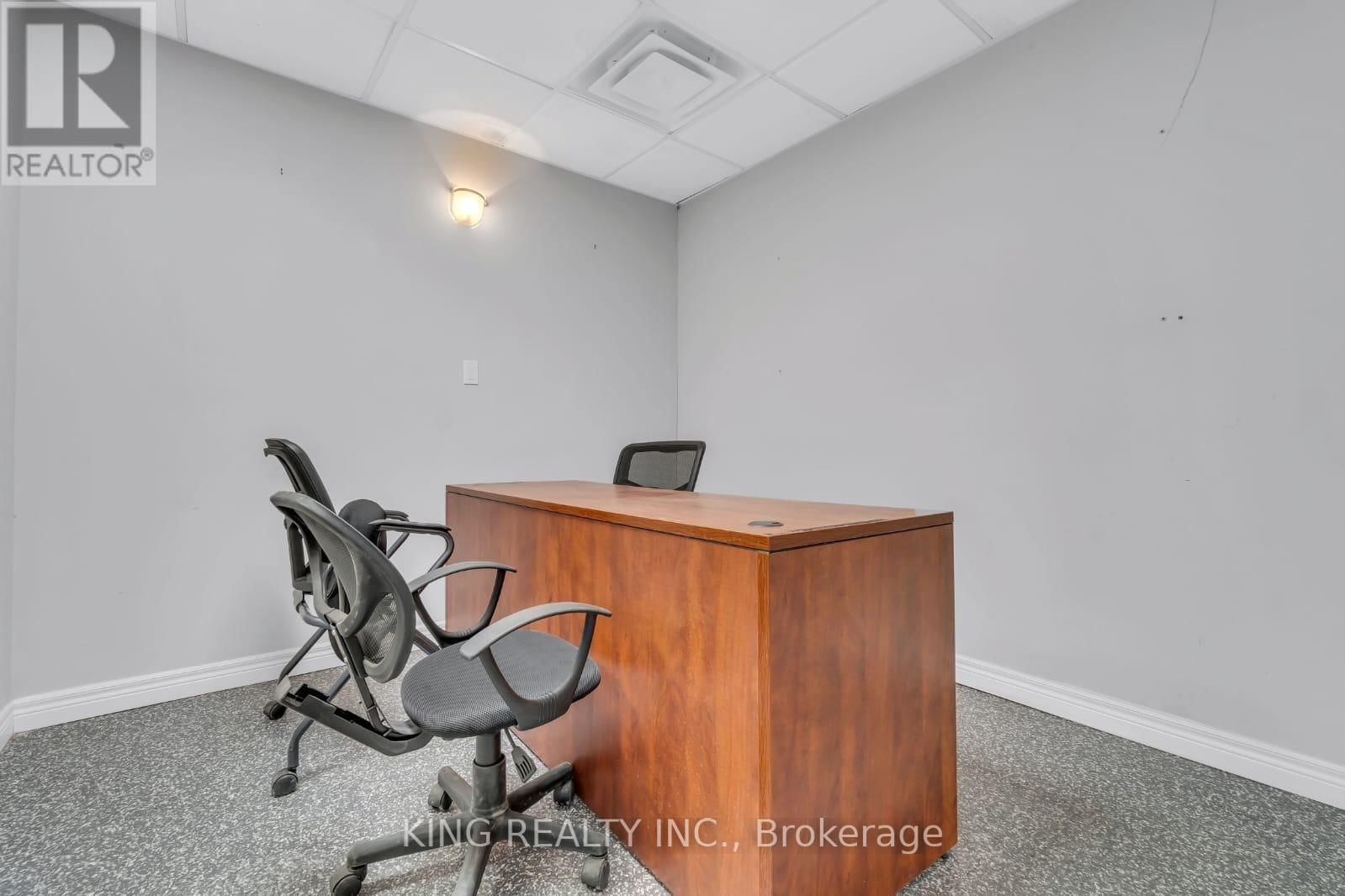 389 LYLE STREET Image 9