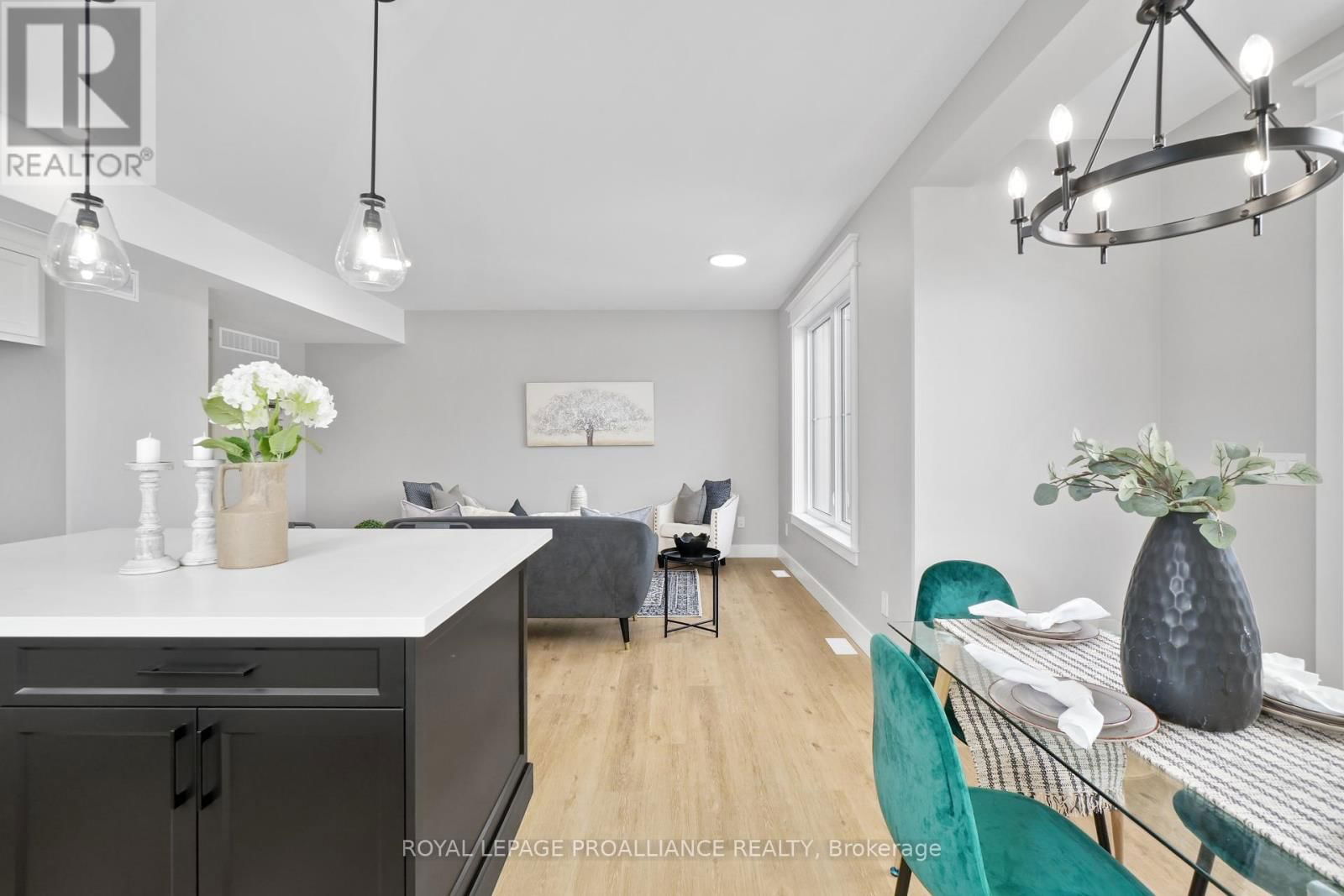 13 HOLLINGSWORTH STREET Image 11