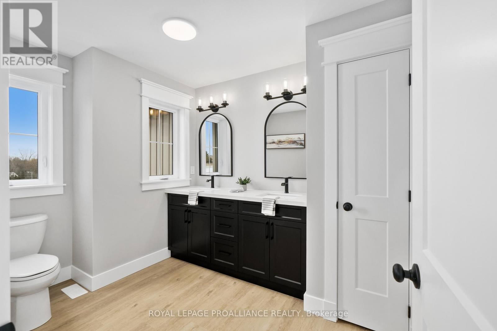 13 HOLLINGSWORTH STREET Image 17