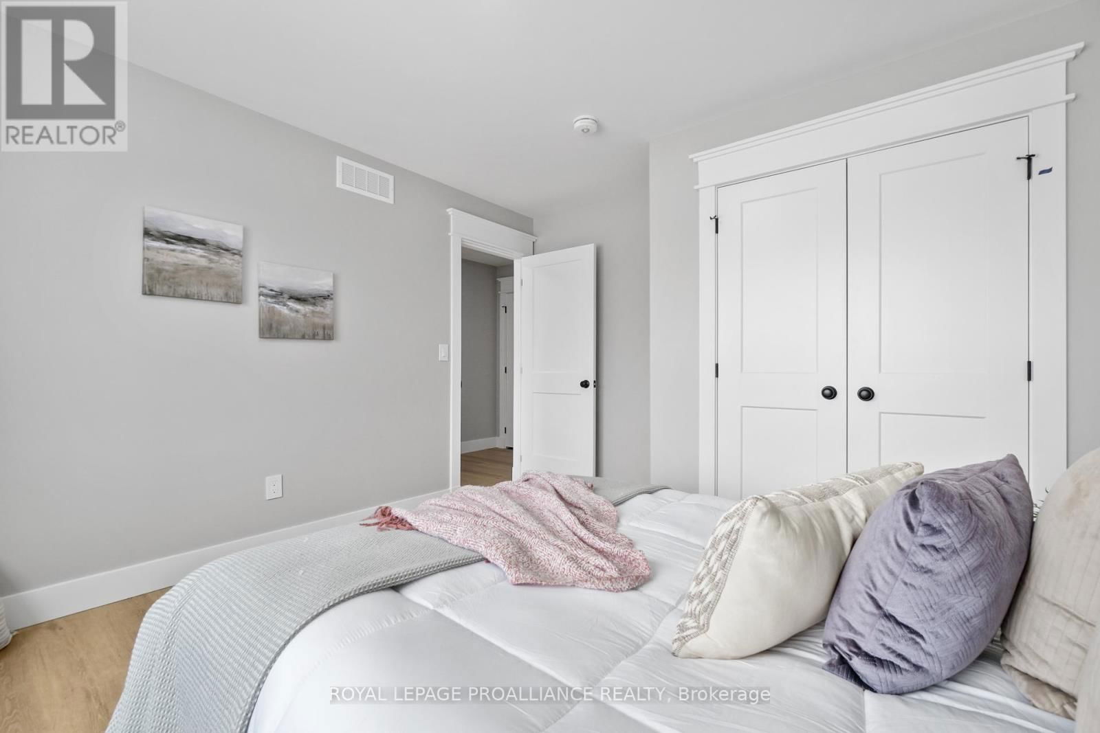 13 HOLLINGSWORTH STREET Image 19