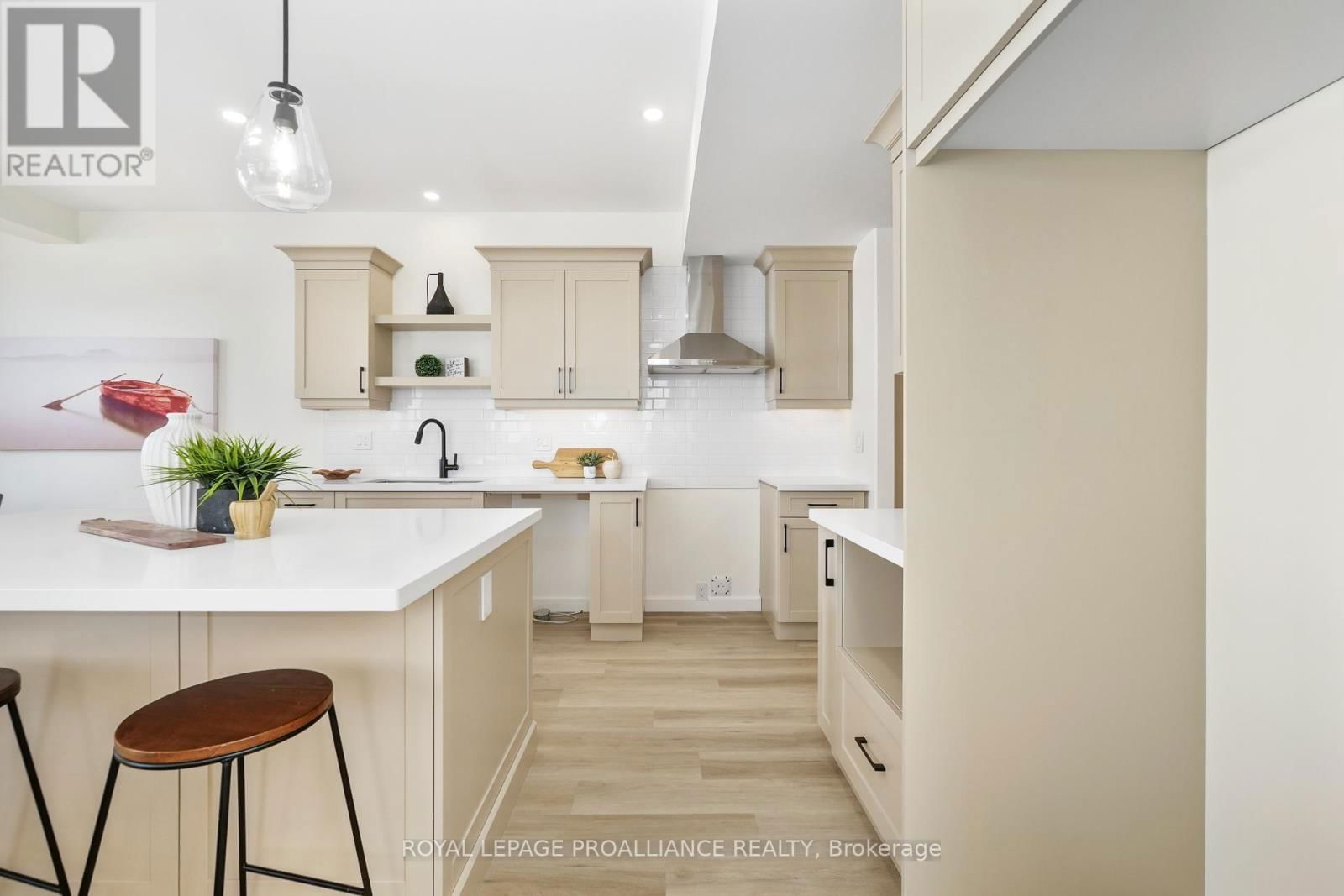 13 HOLLINGSWORTH STREET Image 22