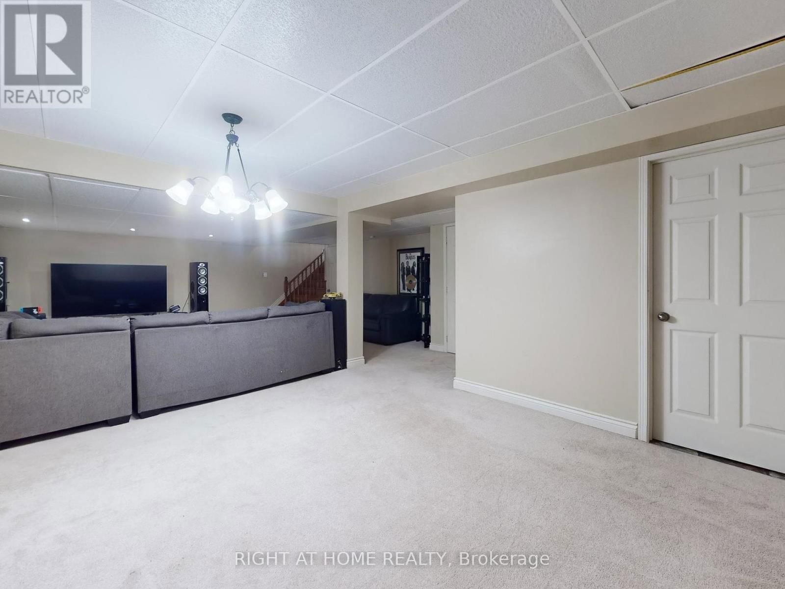 1 KENNETH AVENUE Image 31