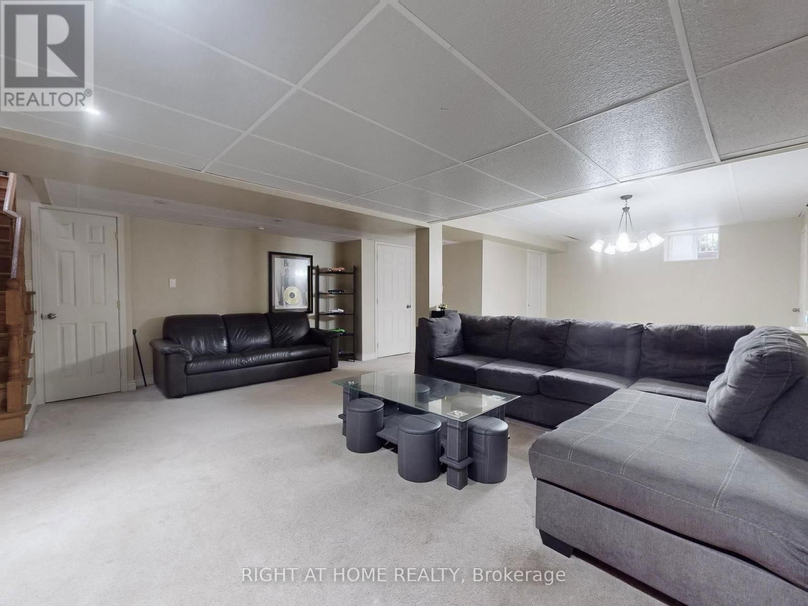 1 KENNETH AVENUE Image 32