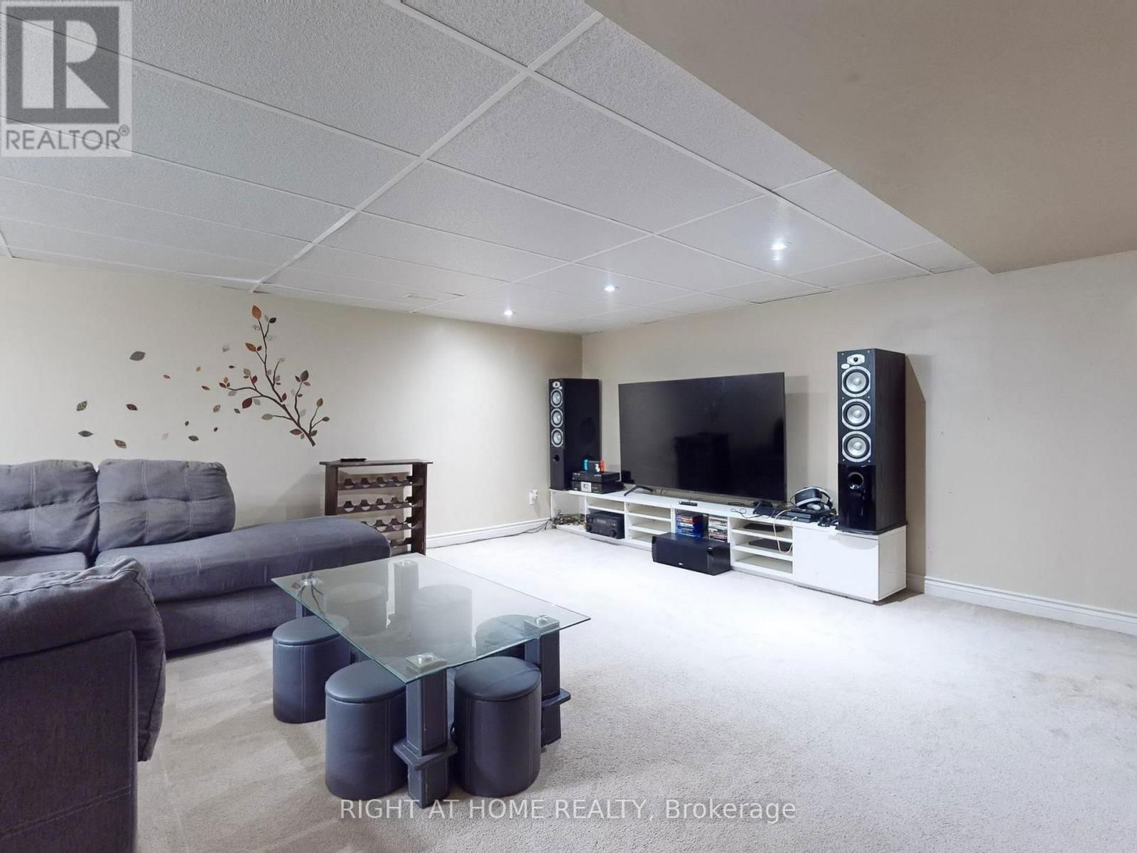 1 KENNETH AVENUE Image 33