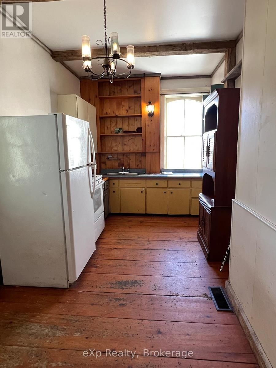 960 9TH AVENUE EAST Image 6