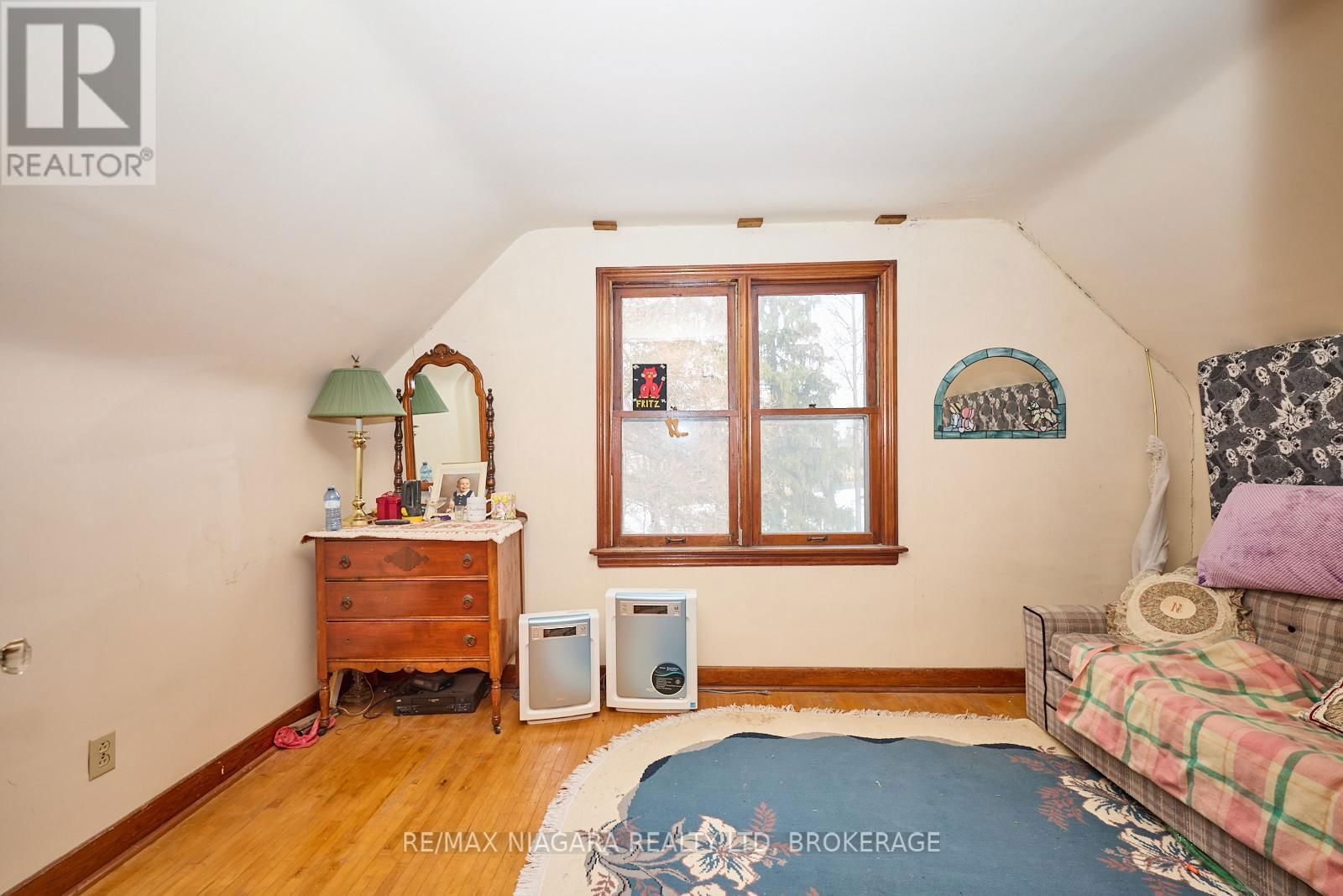 5590 GLAMIS CRESCENT Image 10