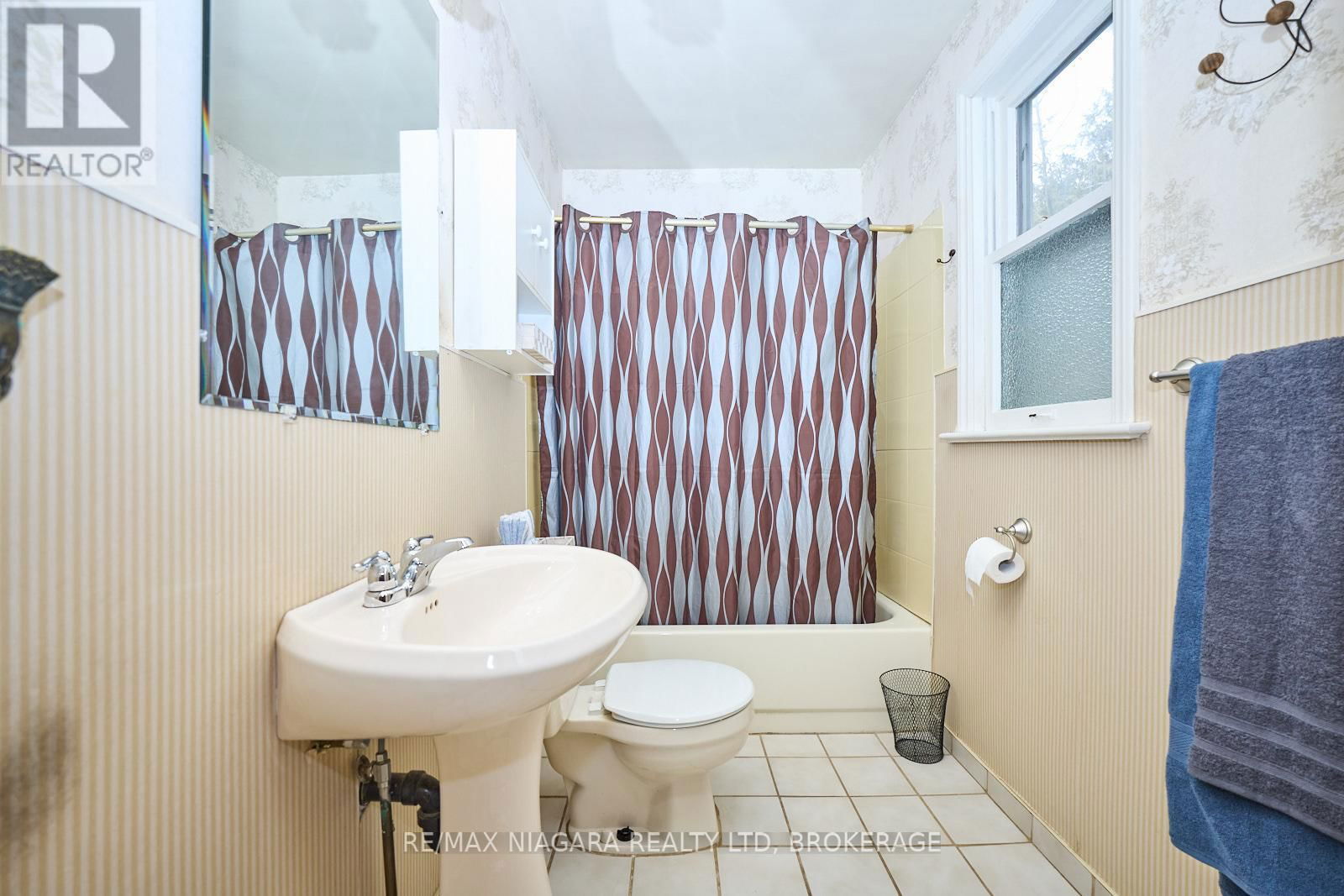 5590 GLAMIS CRESCENT Image 7
