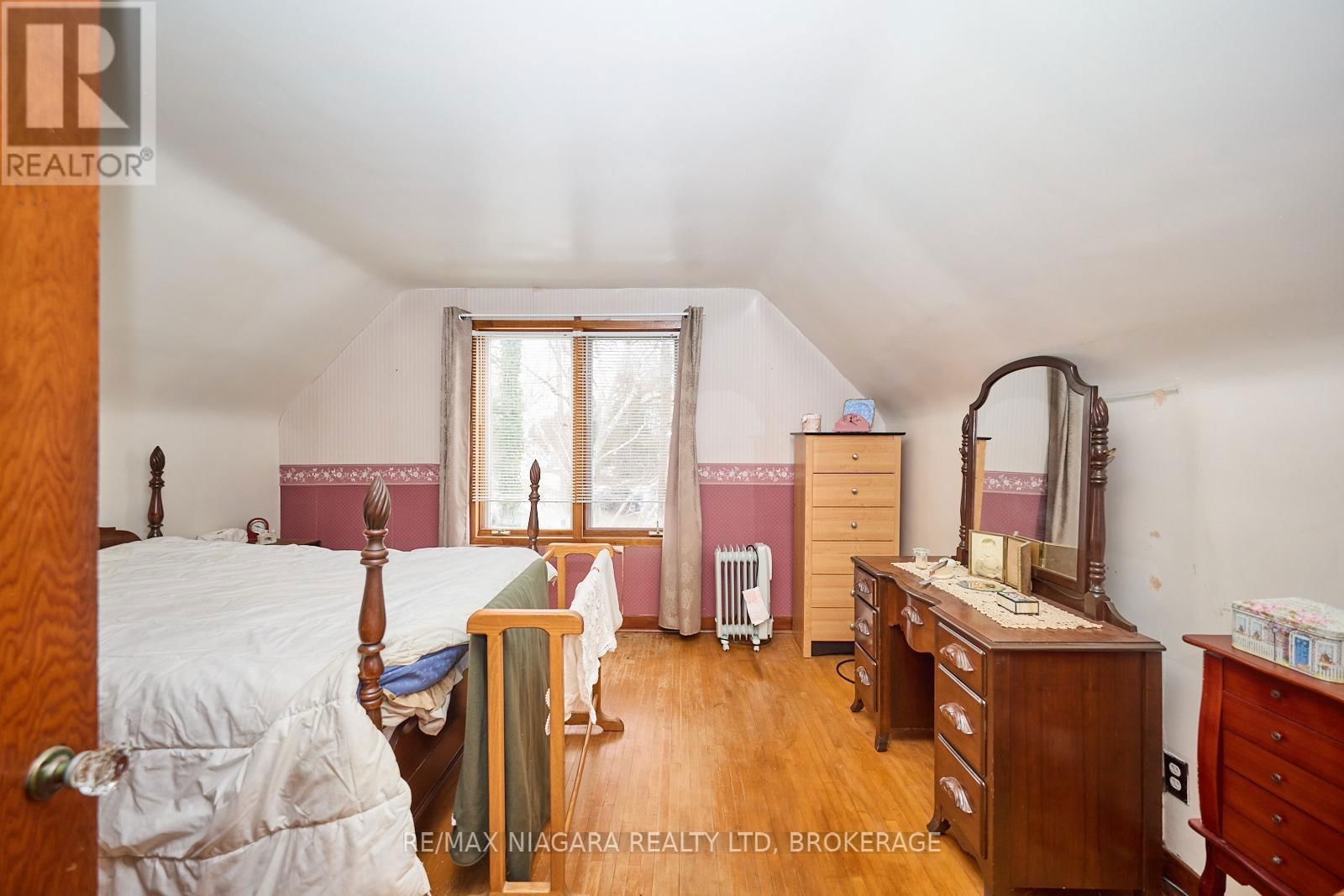 5590 GLAMIS CRESCENT Image 8