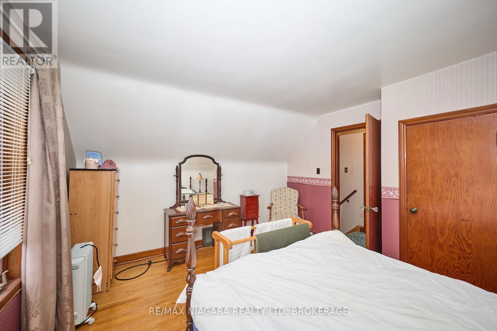 5590 GLAMIS CRESCENT Image 9
