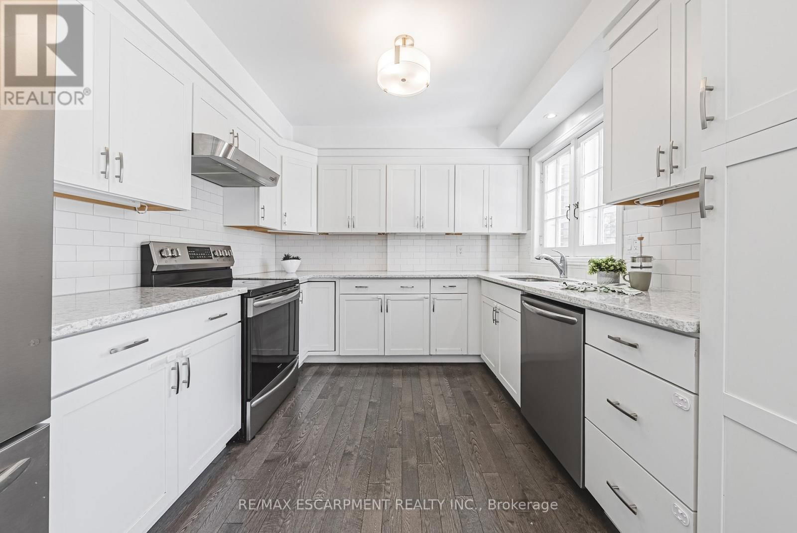 34 CHEDOKE AVENUE Image 12