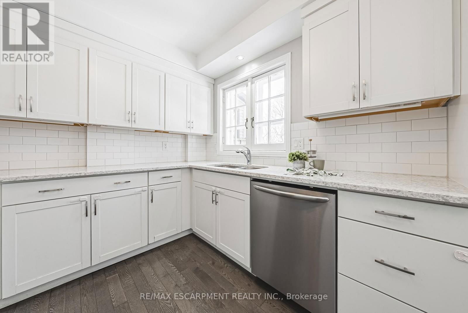 34 CHEDOKE AVENUE Image 13
