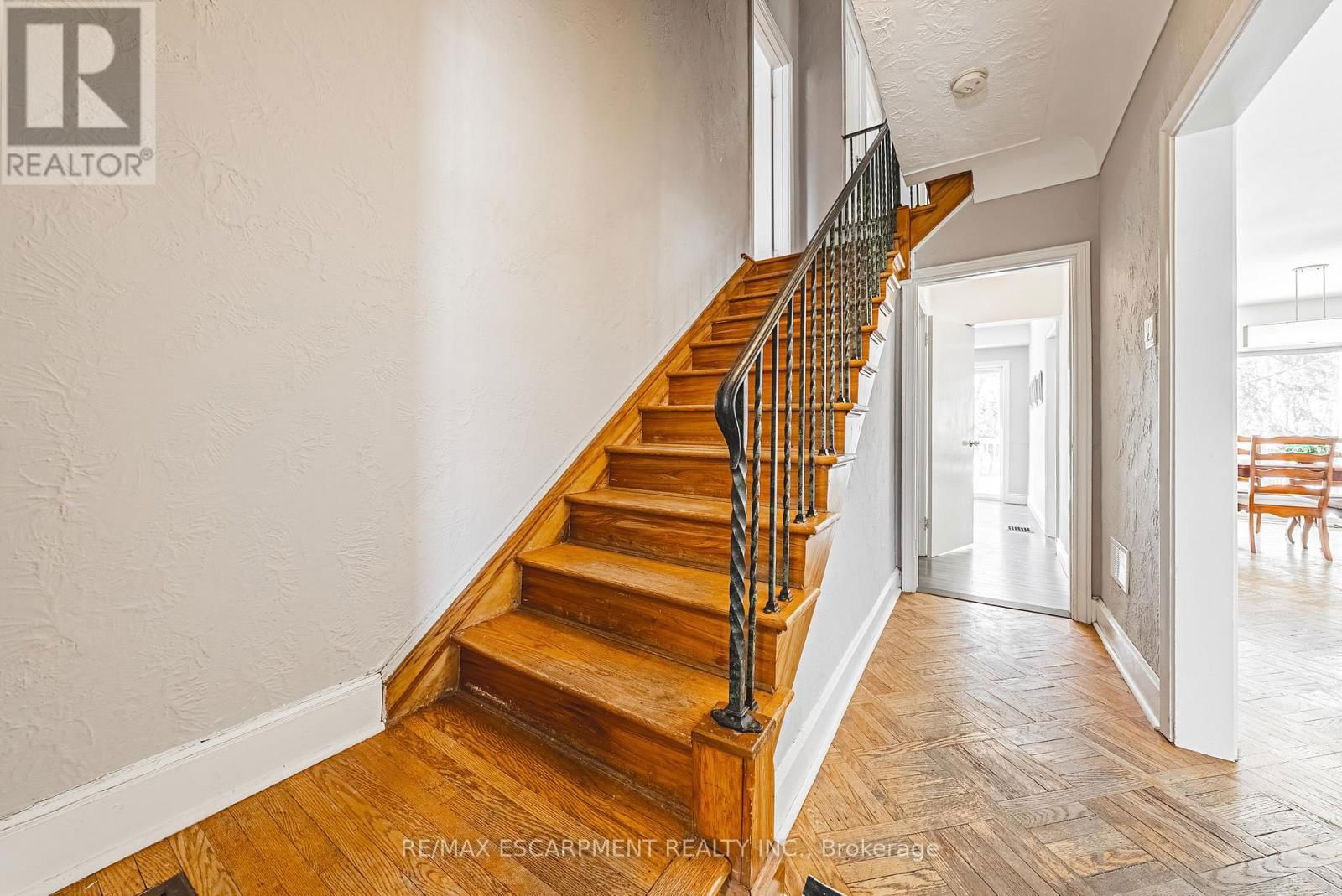 34 CHEDOKE AVENUE Image 17