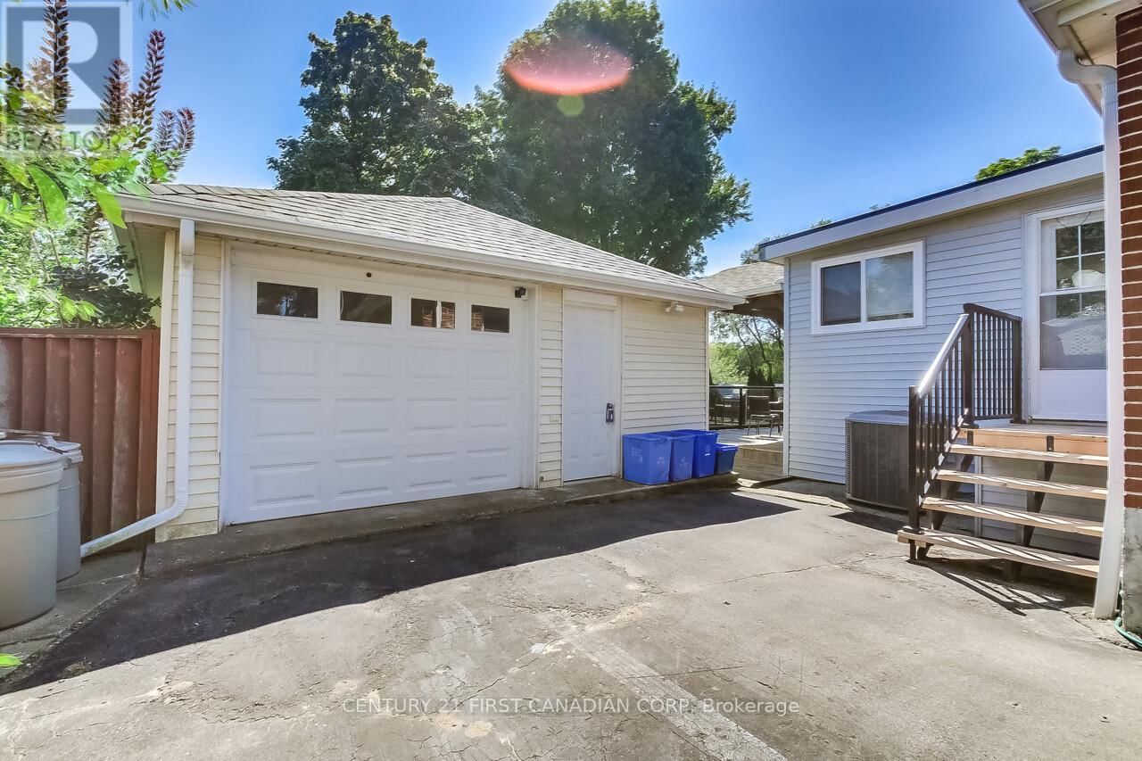 1891 PARKHURST AVENUE Image 13