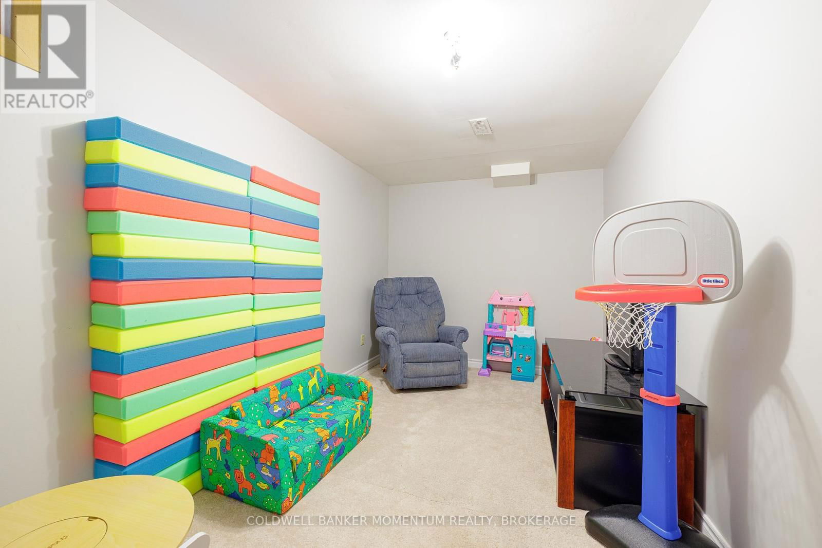 6 RANNIE COURT Image 23