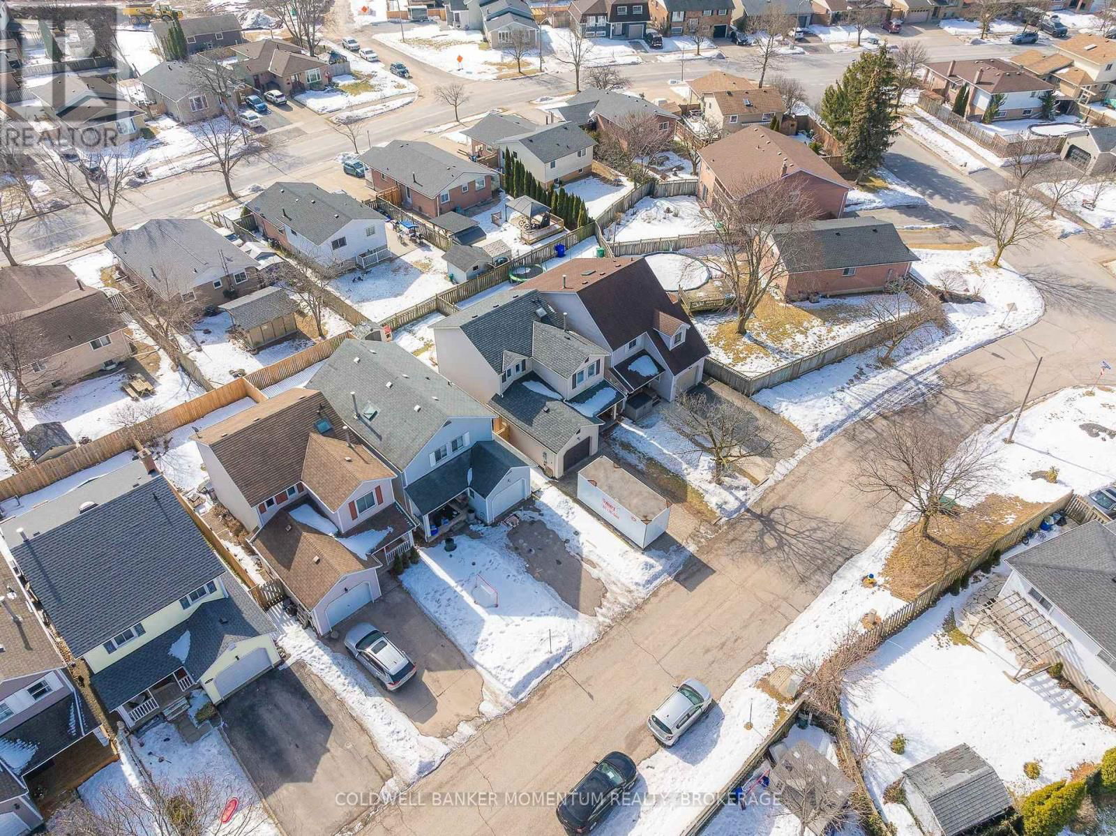 6 RANNIE COURT Image 32