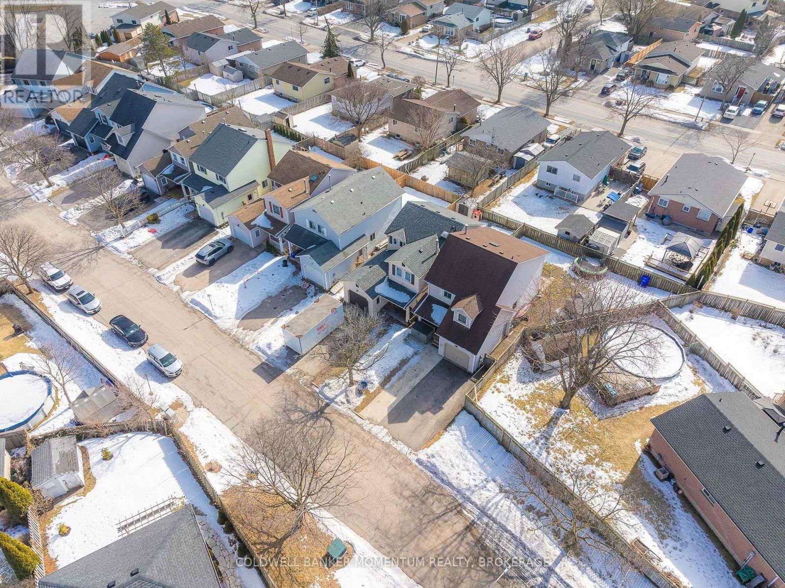 6 RANNIE COURT Image 33
