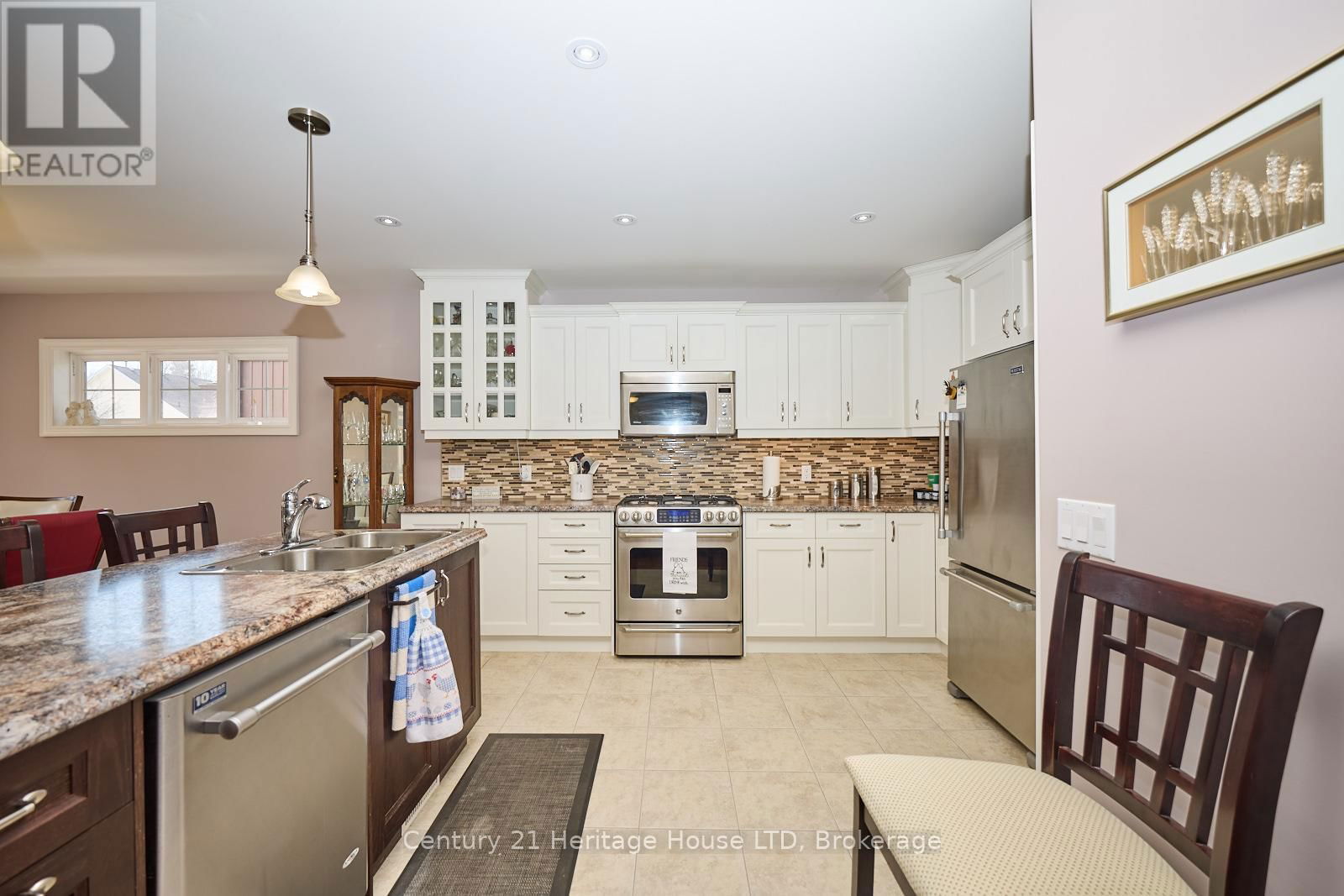 3281 CHARLESTON DRIVE Image 11