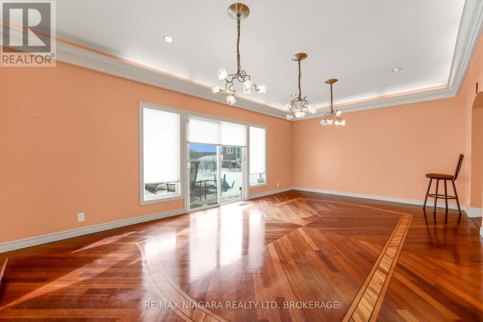 4850 HILLSIDE DRIVE Image 10