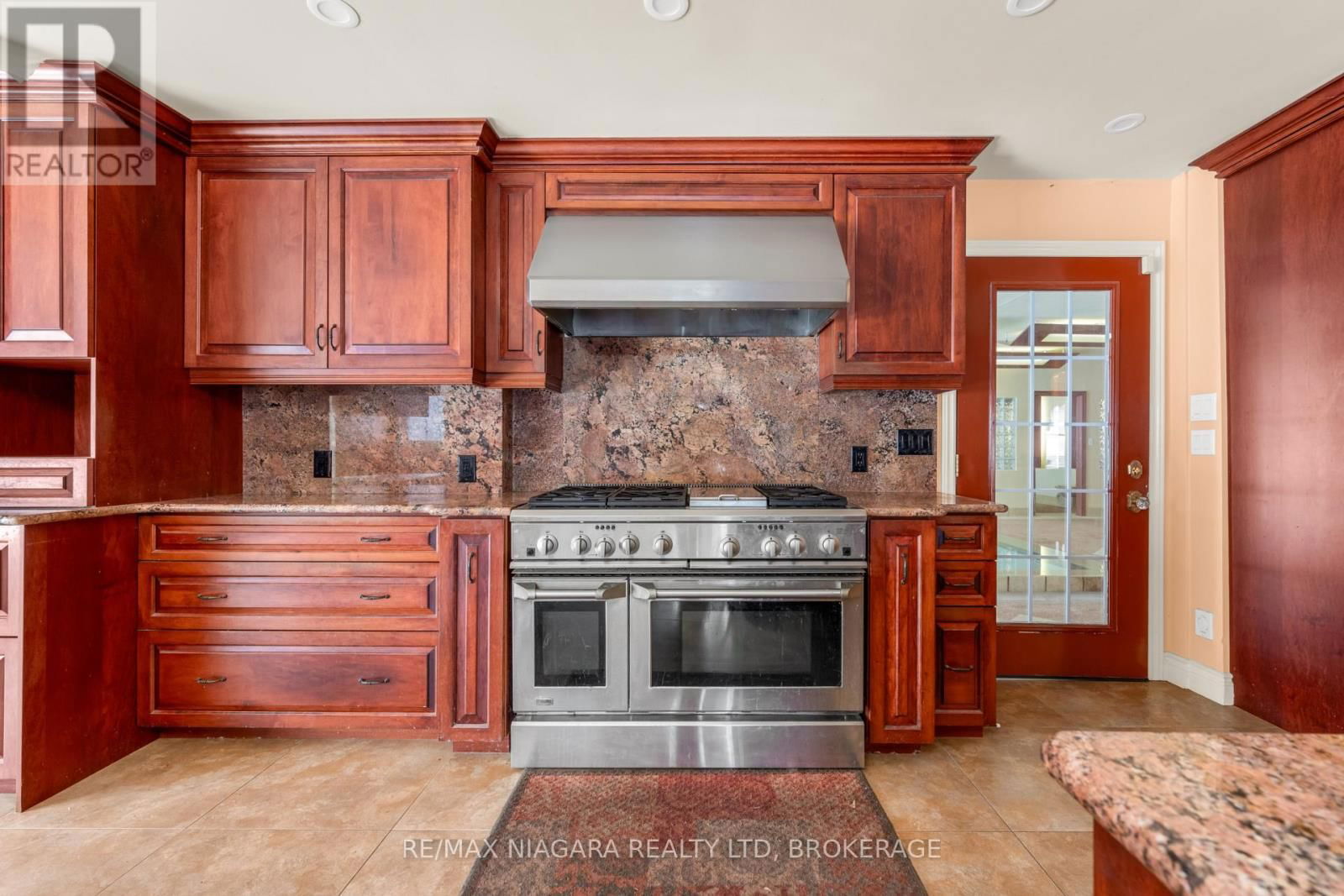 4850 HILLSIDE DRIVE Image 13