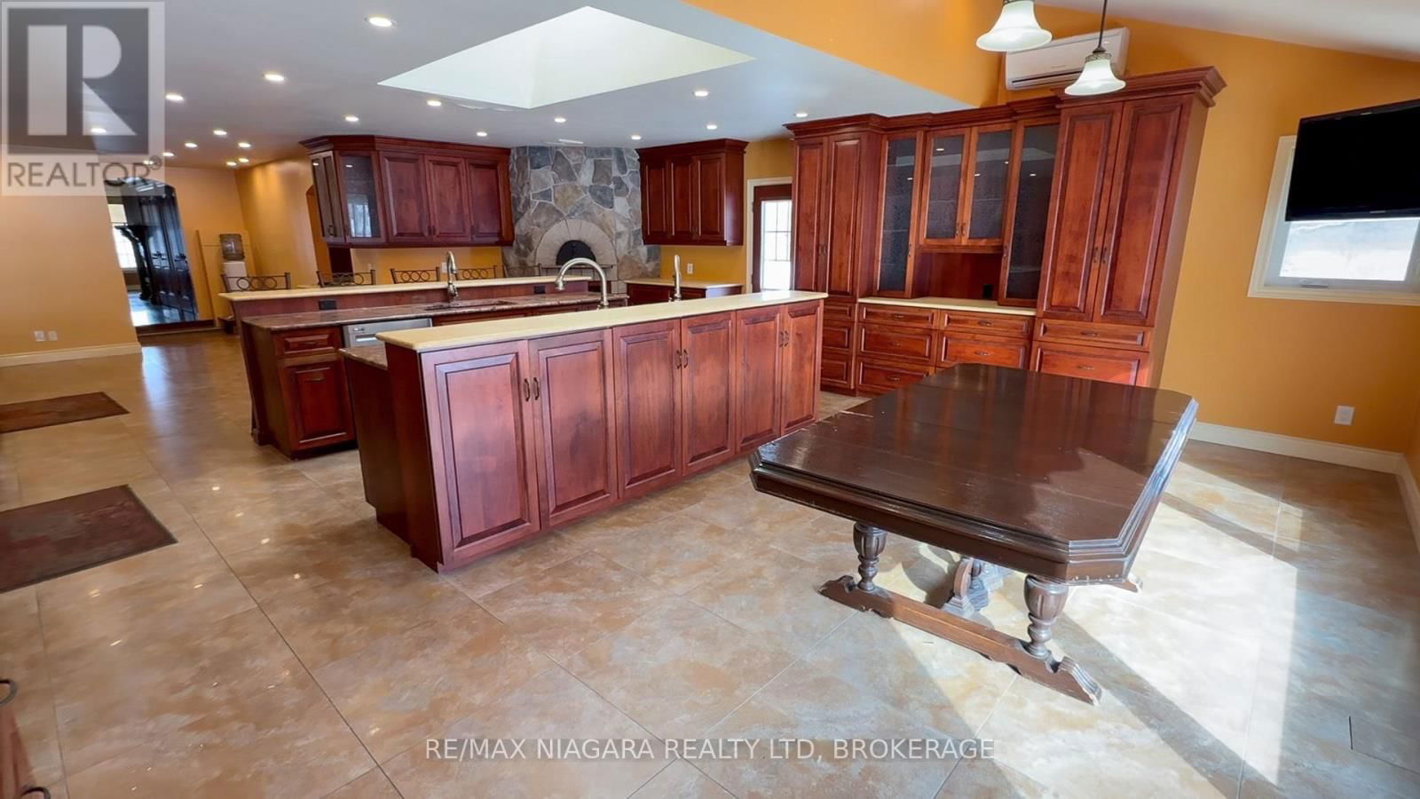4850 HILLSIDE DRIVE Image 14