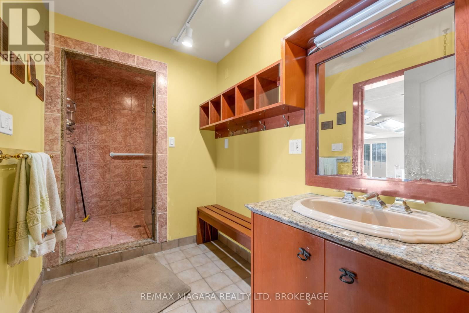 4850 HILLSIDE DRIVE Image 18