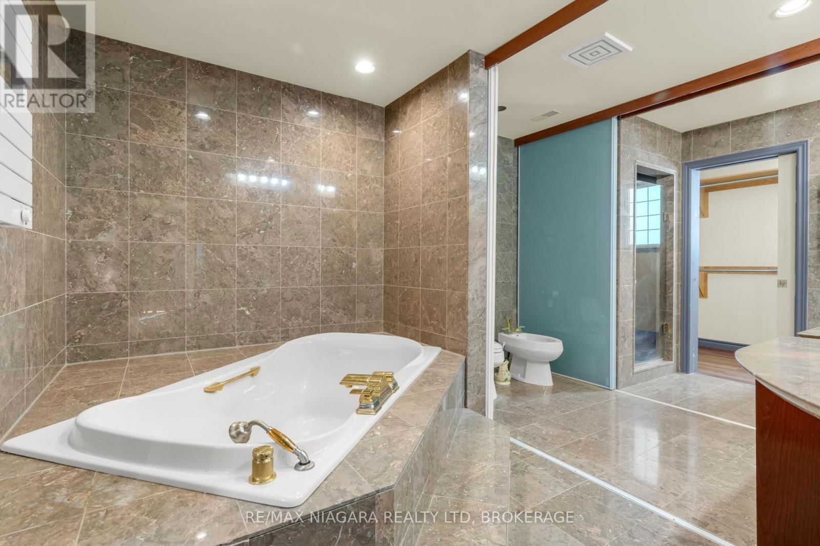 4850 HILLSIDE DRIVE Image 24