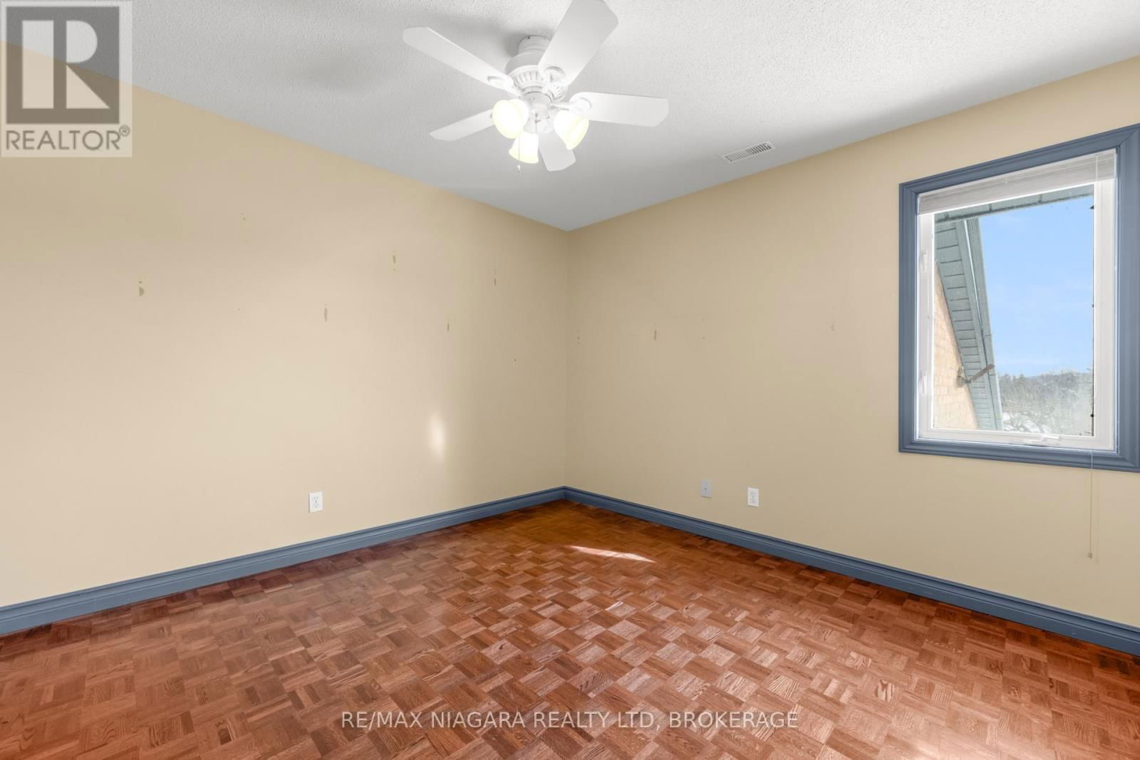 4850 HILLSIDE DRIVE Image 27
