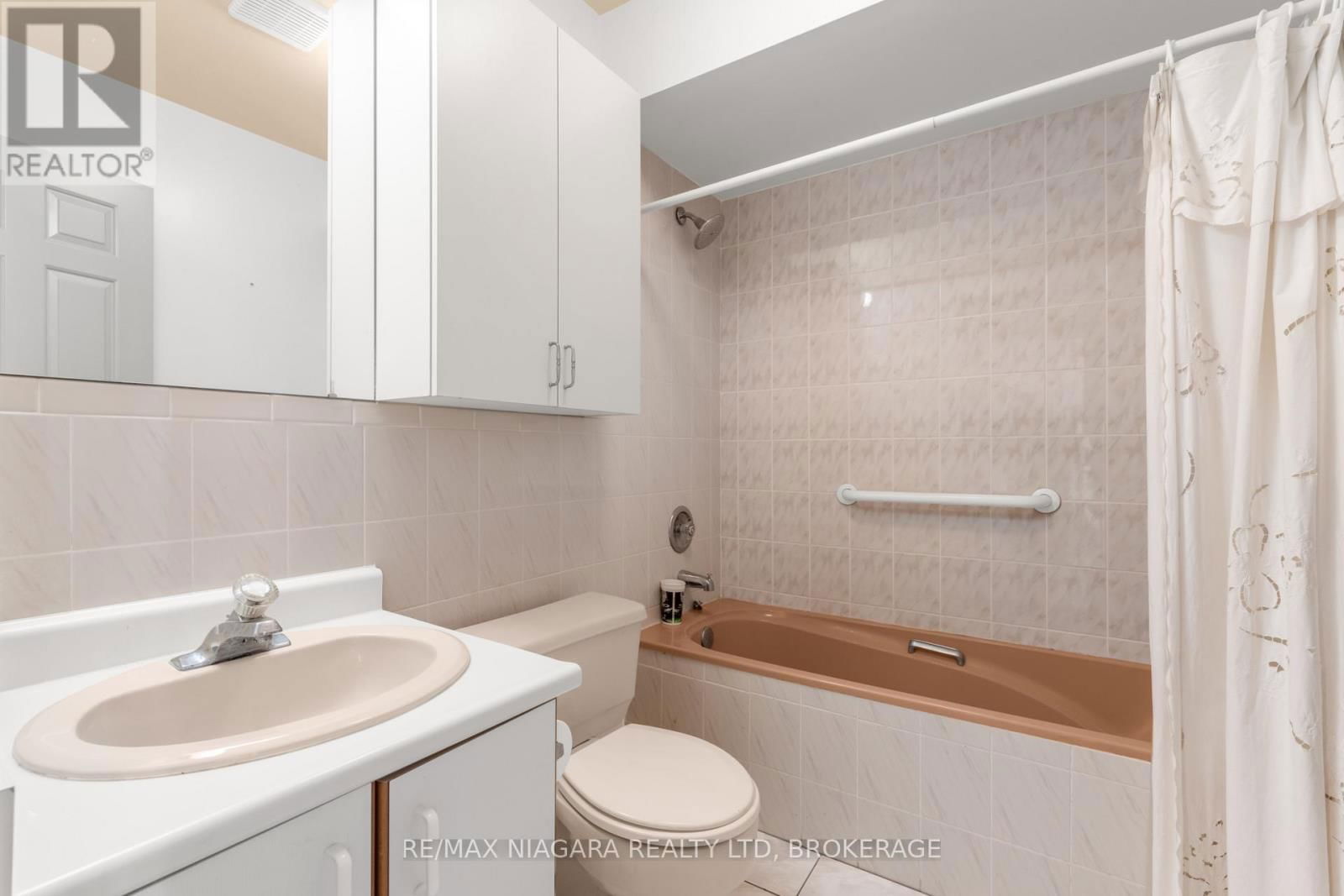 4850 HILLSIDE DRIVE Image 29